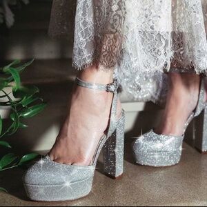 NWT Antonio Melani Born on Fifth Liv Metallic Glitter Closed Toe Platform Pumps